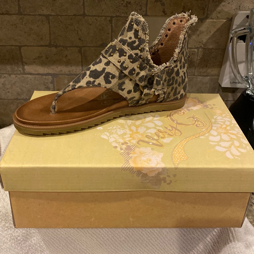 Brand New in Box Very G Sparta Leopard Sandals